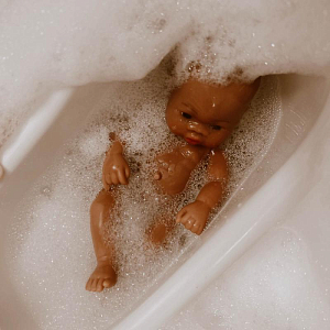 Кукла с кроваткой Mrs. Ertha "Josie Flower Buds", мириада цветов, 20 см